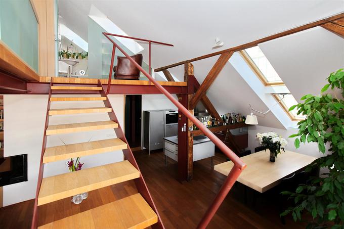 Podstrešno stanovanje je zasnovano v dveh etažah.  | Foto: Lara Romih