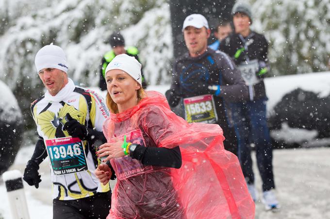 Leta 2012 je na ljubljanskem maratonu tekače pričakal sneg. Letos ga zagotovo ne bo. | Foto: Vid Ponikvar