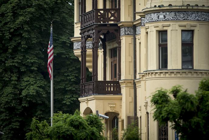 Trump ostro: Zaprli bomo 30 veleposlaništev in konzulatov. To so povedali o Ljubljani.