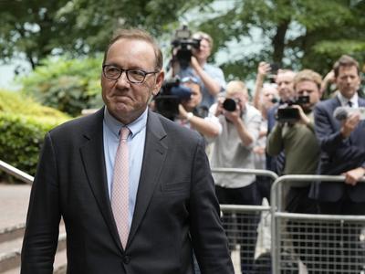 Kevin Spacey: Ostal sem brez doma