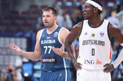 V živo: Odlična Slovenija dobila prvi polčas, a Dončić 17 minut do konca s četrto osebno