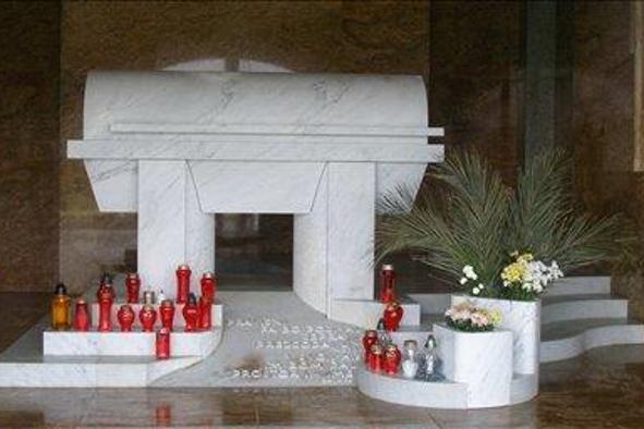 Koalicija in SLS v DZ vložili dva vojna zakona