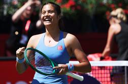 Emma Raducanu čez prvo oviro v Londonu, zmagovita vrnitev Serene Williams