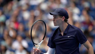 Sinner do 21. turnirske zmage, Swiatek izpadla že v osmini finala