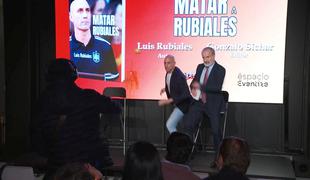 Stric z jajci nad Luisa Rubialesa #video