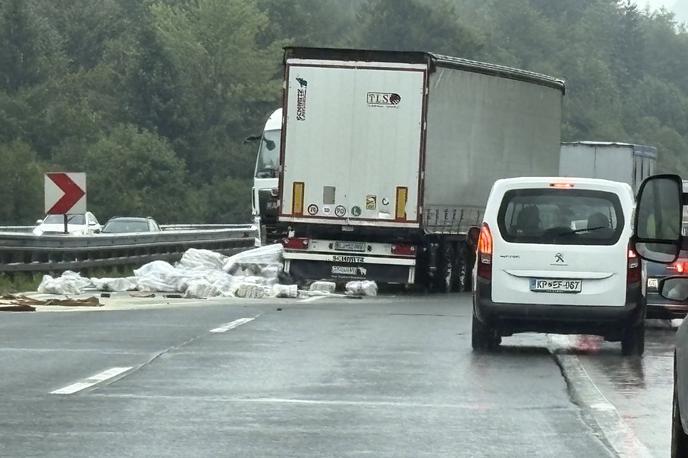 nesreča, primorka, tovornjak | Več podrobnosti o nesreči še ni znanih. Fotografija je simbolična. | Foto Dars/X