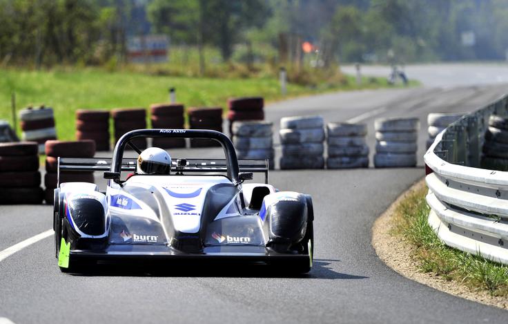 Vladimir Stankovič je bil v prvi vožnji med najhitrejšimi Slovenci, v drugo pa je s prototipom nemesis gibson odstopil. Ta izhaja iz Velike Britanije, poganja pa ga 1,6-litrski Suzukijev motor z mehanskim kompresorjem.  | Foto: Gregor Pavšič