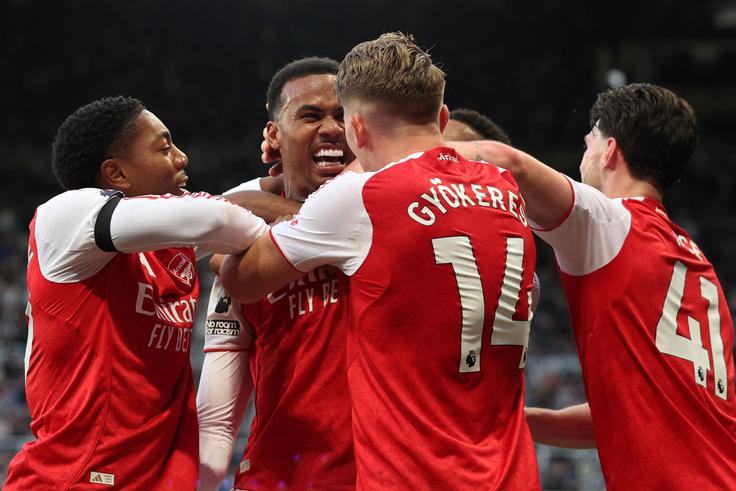 Arsenal je dosegel zmago po zadetku globoko v sodnikovem dodatku. | Foto: Reuters