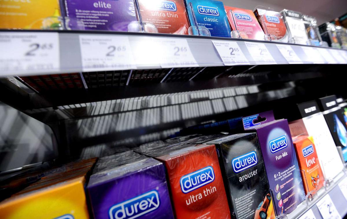 Kondomi | Stroški za nakup kondomov je v Franciji sicer že prej povrnil nacionalni zdravstveni sistem, če jih je predpisal zdravnik ali babica. Ukrep je namenjen boju proti širjenju aidsa in drugih spolno prenosljivih bolezni. | Foto STA