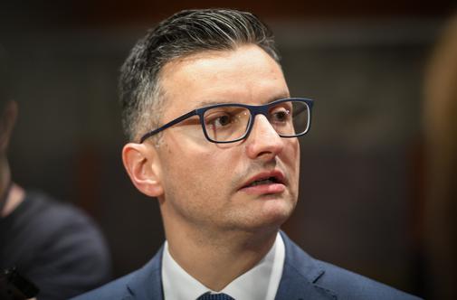 Šarec bi v trojčku potegnil kratko