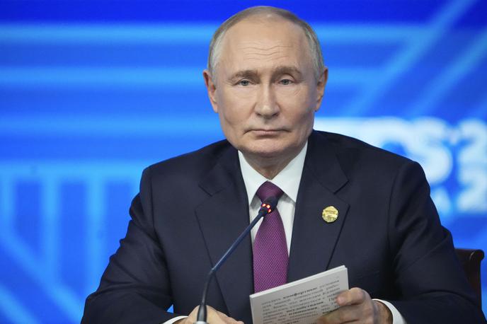 Vladimir Putin | Ruski predsednik Vladimir Putin se je na ameriško odločitev glede uporabe raket dolgega dosega na cilje v Rusiji odzval s spremembo jedrske doktrine in izstrelitvijo balistične rakete na mesto Dnipro. Bo ostalo pri tem?  | Foto Guliverimage