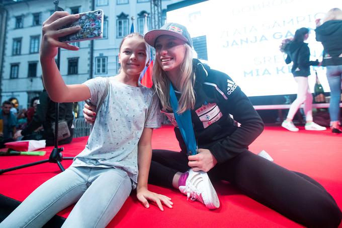 Naslednja priložnost za selfije s slovenskimi plezalci bo zadnji konec tedna v septembru, ko bo v Kranju tekma svetovnega pokala v težavnosti. | Foto: Grega Valančič/Sportida