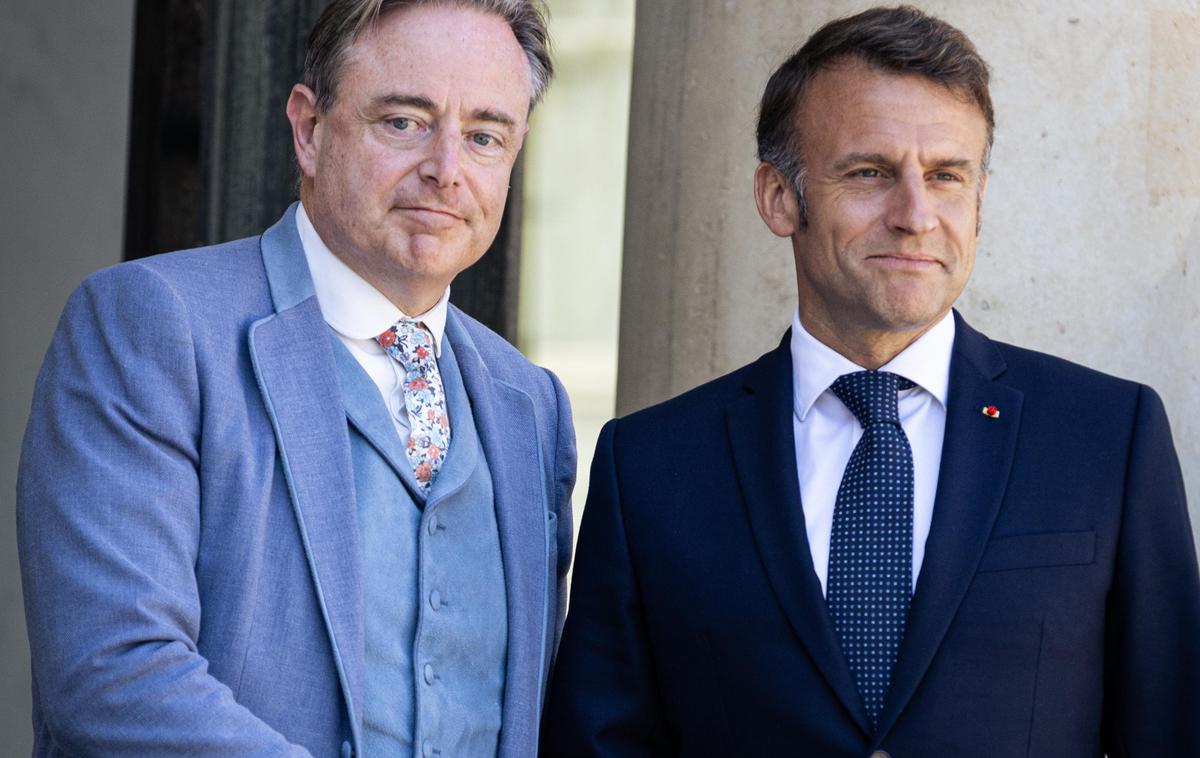 Bart De Wever, Belgija, premier, Emmanuel Macron, Francija, predsednik |  Da ostaja odprtih več pravnih vprašanj, se je strinjal tudi francoski predsednik Emmanuel Macron (na fotografiji skupaj z belgijskim premierjem). | Foto Reuters