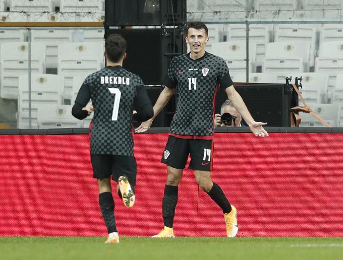 Ante Budimir je v Istanbulu dočakal prvi zadetek za hrvaško reprezentanco. Za "kockaste" je nastopil tretjič. | Foto: Reuters