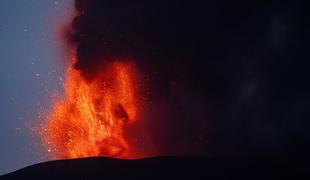 Zaradi izbruha Etne zamude na letališču v Catanii