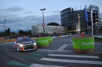 Pred parlamentom prvi Neuville, v petek Loeb razred zase