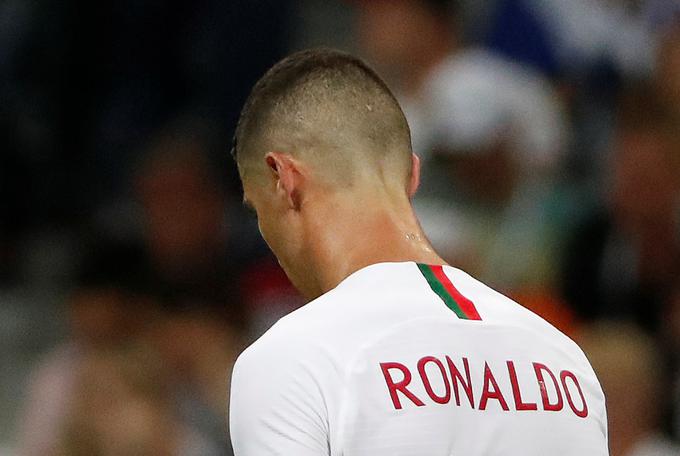 Če bi se Portugalska uvrstila v četrtfinale, bi moral Ronaldo izpustiti dvoboj s Francijo, saj je proti Urugvaju prejel drugi rumeni karton na SP 2018. | Foto: Reuters