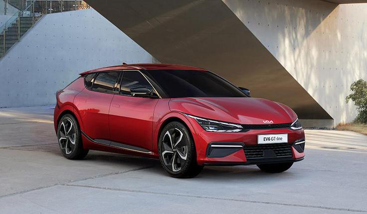 Avtomobilski proizvajalci poskušajo razmah elektromobilnosti izkoristiti tudi za lasten večji delež na trgu. Korejski koncern Hyundai-Kia je tako predstavil tehnološko zelo napredna električna avtomobila hyundai ioniq in kio EV6 (na fotografiji). | Foto: Kia