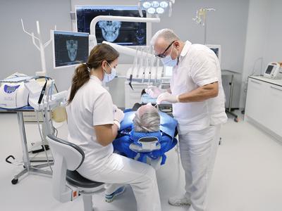 So vam rekli, da ni več upanja? Napredna implantologija spreminja življenja.