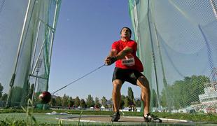 Kozmusa do olimpijske medalje v Atenah ločilo 26 cm