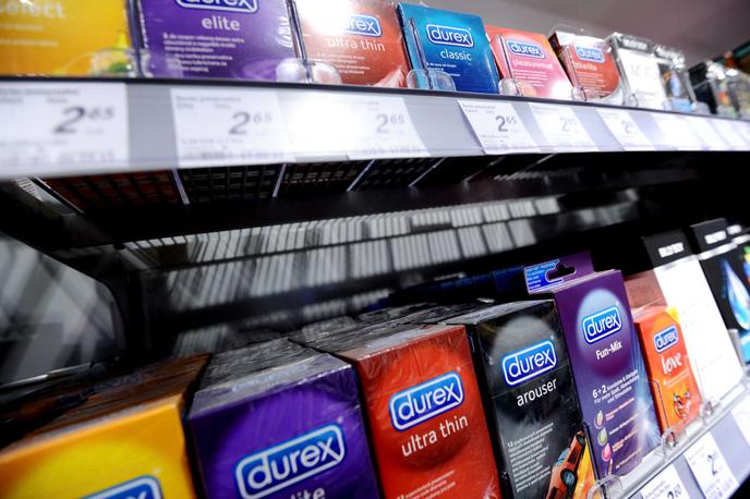 Kondomi | Stroški za nakup kondomov je v Franciji sicer že prej povrnil nacionalni zdravstveni sistem, če jih je predpisal zdravnik ali babica. Ukrep je namenjen boju proti širjenju aidsa in drugih spolno prenosljivih bolezni. | Foto STA