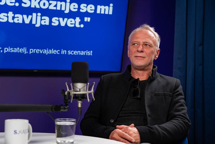 Aleš Čar je avtor številnih leposlovnih knjig, s Simonom Domo je napisal tudi biografijo Gringo Loco, sicer pa deluje še kot prevajalec in scenarist.  | Foto: Luka Petrič