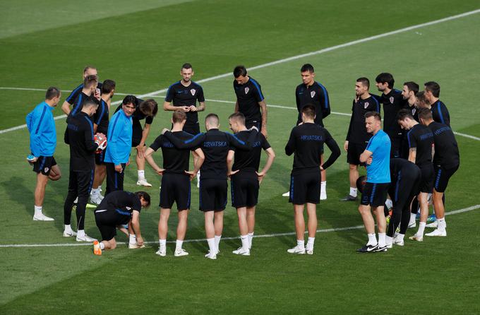 Hrvaški nogometaši in njihov selektor med zadnjim treningom pred velikim finalom. | Foto: Reuters