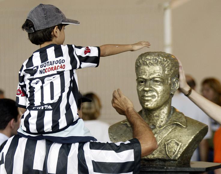 Mit o nevsakdanjem nogometnem driblerju se v Braziliji prenaša iz roda v rod. | Foto: Reuters