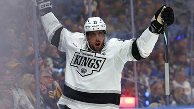 Anže Kopitar 19. sezono v ligi NHL začel s hat-trickom in zmago
