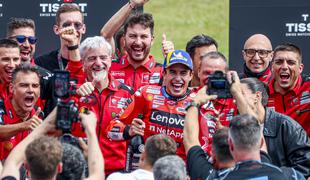 Marc Marquez izenačil legendarnega Italijana, njegov brat jo je odnesel z zlomom kosti