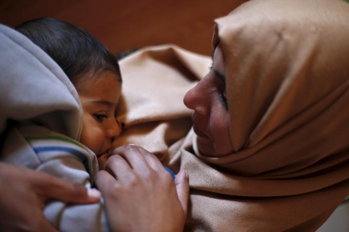V Združenih arabskih emiratih je dojenje do drugega leta celo uzakonjeno. | Foto: 