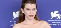 Neverjetna podobnost: 18-letna hčerka Mille Jovovich je očarala v Benetkah