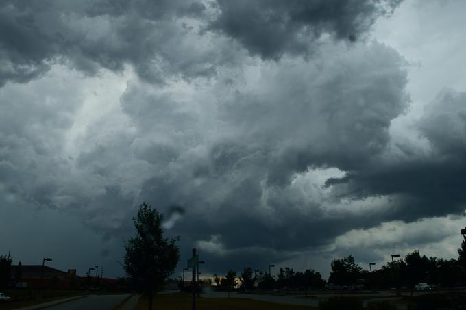 Pri meteorološkem portalu Neurje.si so na družbenem omrežju Facebook izrazili zaskrbljenost zaradi "alarmantne napoved za Posočje, kar zadeva padavine". Kot so zapisali, bo skupna količina padavin v Posočju, posebej so izpostavili Bovec, krepko presegla 300 litrov na kvadratni meter. Nekateri meteorološki modeli medtem nakazujejo, da bi lahko do petka na območju padlo celo več kot 500 litrov padavin na kvadratni meter. To je lahko ob trenutnih razmerah vodotokov ter razmočenosti tal tudi katastrofalno, so zapisali pri Neurje.si.  | Foto: Unsplash