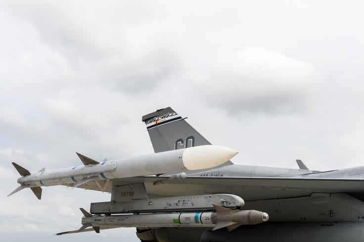 Obe letali sta v Slovenijo prileteli oboroženi tudi z lasersko vodenimi raketami tipa zrak – zrak. | Foto: Klemen Korenjak