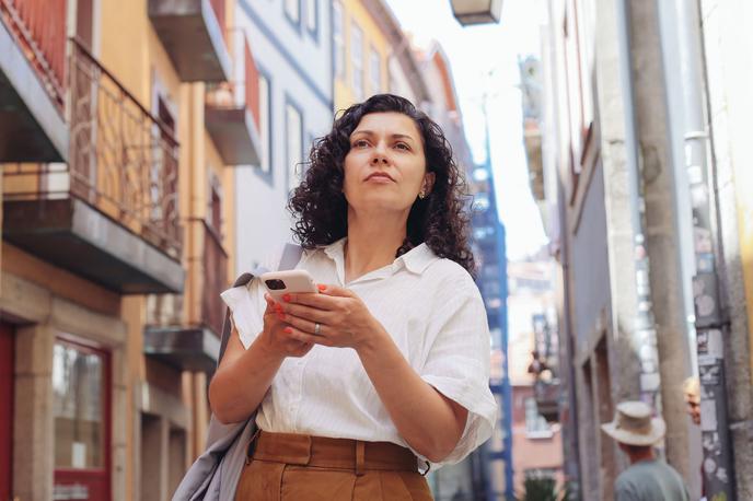 ženska, turistka, telefon | Foto Shutterstock