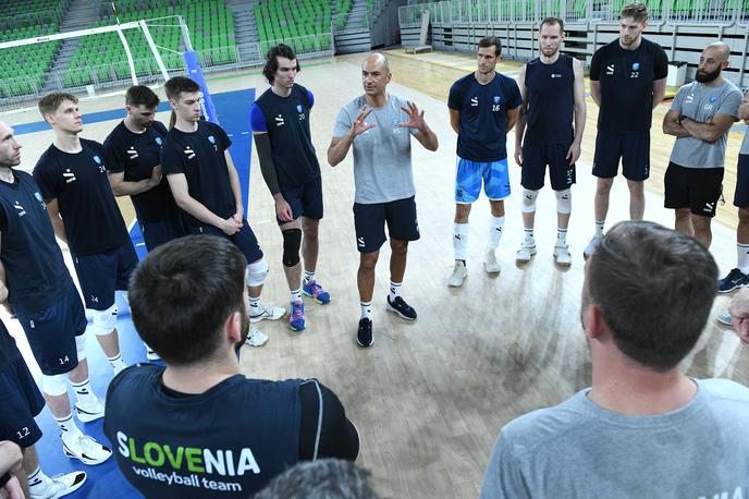 slovenska odbojkarska reprezentanca | Slovenski odbojkarji so se vrnili v Stožice, kjer bodo med 16. in 20. julijem gostili tretji turnir lige narodov in se poskušali zavihteti med osmerico, ki bo konec meseca igrala na zaključnem turnirju na Kitajskem. | Foto Odbojkarska zveza Slovenije