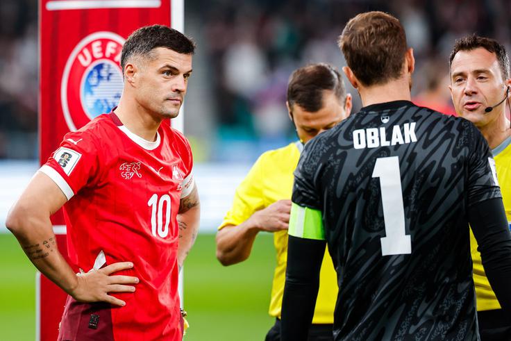 Kapetana Granit Xhaka in Jan Oblak sta se razšla brez zmagovalca. | Foto: Aleš Fevžer