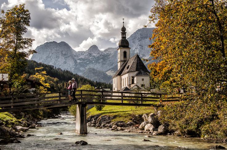 Pogled z mostička na cerkev v Ramsauu © BGLT Sepp Wurm      | Foto: 