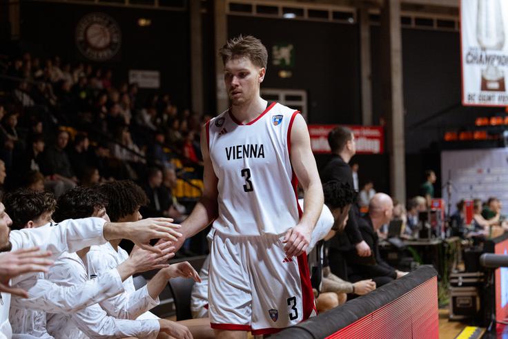 Nekdanji zmaj Gregor Glas je v prvem polčasu dosegel pet točk za Vienno. | Foto: ABA/Vienna