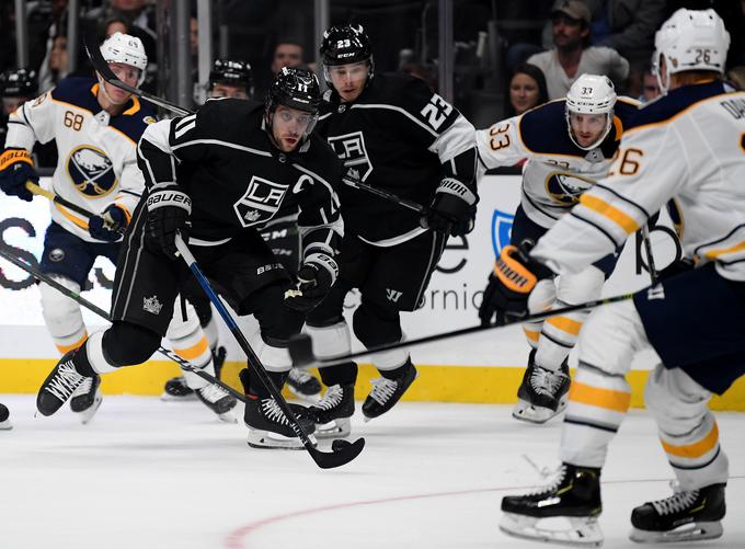 Anže Kopitar in soigralci LA Kings so po sedmih tekmah pri zgolj dveh zmagah in pri dnu zahodne konference, medtem ko je Buffalo z novo zmago postal vodilno moštvo lige. | Foto: Getty Images