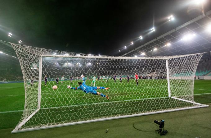 Trenutek, ko je bil odločen derbi. Mario Kvesić je premagal Ažbeta Juga. | Foto: Vid Ponikvar/Sportida