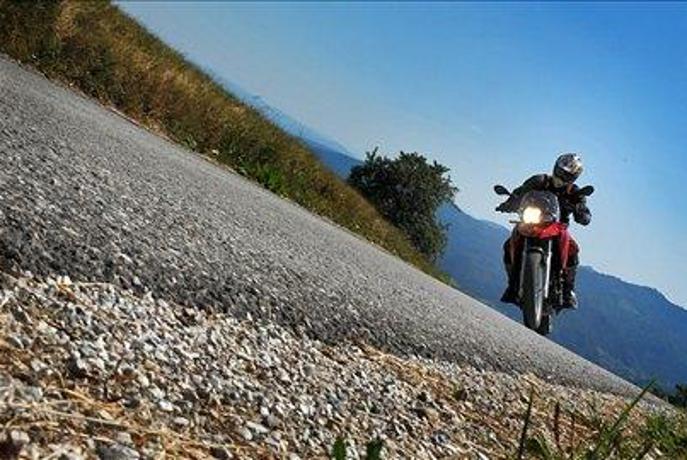 Pozor, pesek na cesti!