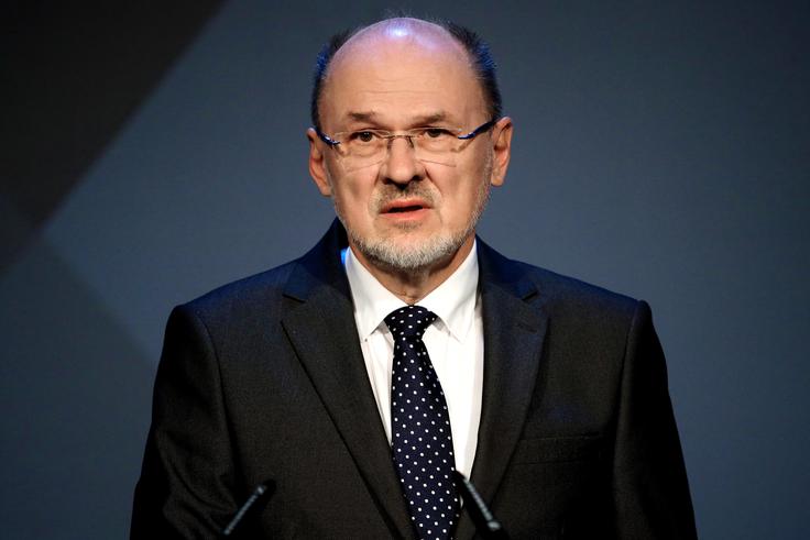 "Slovenija pričakuje, da bo Hrvaška sprejela nekatere ukrepe, da se bo odrekla temu nočnemu programu," je konec junija poudaril uradni vladni govorec Jelko Kacin. | Foto: STA ,
