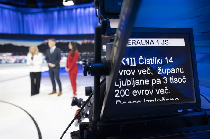 predstavitev novega studia za informativne oddaje na Televiziji Slovenija. RTVSLO. Manica Janežič Ambrožič, Saša Krajnc in Vita Vlašič. | Na RTV Slovenija se jeseni obetajo menjave. | Foto Bojan Puhek