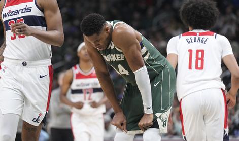 Giannis Antetokounmpo na stranskem tiru