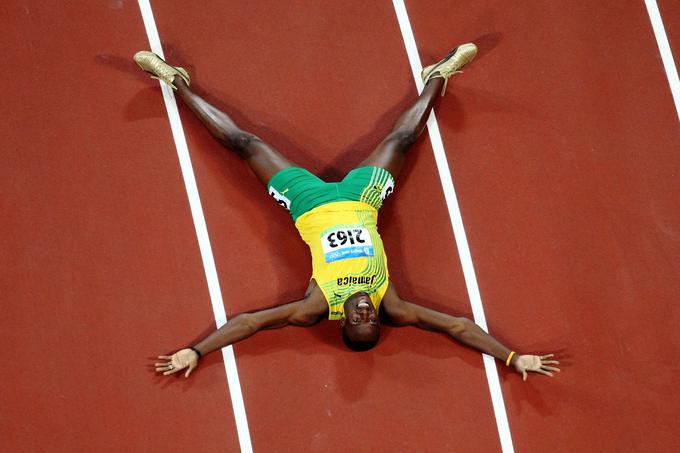 Usain Bolt je v Pekingu osvojil dve zlati medalji in postavil dva svetovna rekorda, ki ju je leto pozneje še izboljšal. Zmagala je tudi jamajška štafeta 4 x 100 metrov, a je bila zaradi jemanja prepovedanih sredstev njenega člana Neste Carterja letošnjega januarja diskvalificirana. | Foto: Getty Images