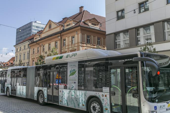 LPP avtobus Ljubljana | Od ponedeljka bomo ob delavnikih na večini prog ljubljanskega mestnega prometa na avtobuse najverjetneje čakali (še) dlje. | Foto Bojan Puhek