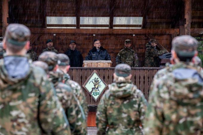 Minister za obrambo Marjan Šarec je pozdravil mlade tabornike, ki so se udeležili tabora MORS in mladi. | Foto: Tadej Krese, Zvone Vrankar