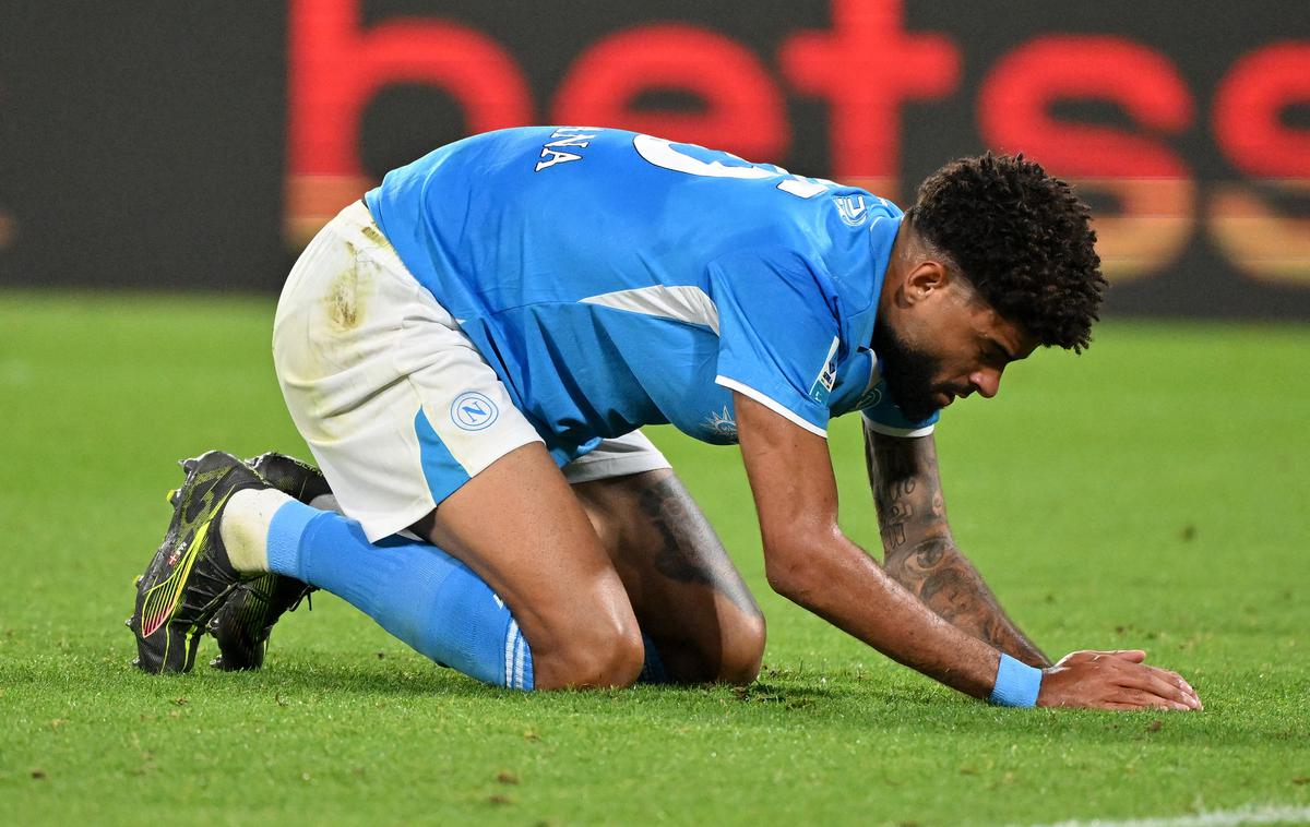 Philip Billing Napoli | Razočaranje Philipa Billinga (Napoli) po nepričakovanem remiju proti Genoi. | Foto Reuters