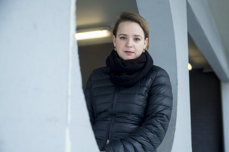 "Vedno mislimo, da se grozne stvari ne morejo zgoditi nam, pa naj gre za vojno ali bolezen. Tako sem tudi sama mislila, da je vojna nekaj, kar se dogaja nekje drugje, daleč od mene, nekje v zgodovini in drugim, a ne meni." | Foto: 